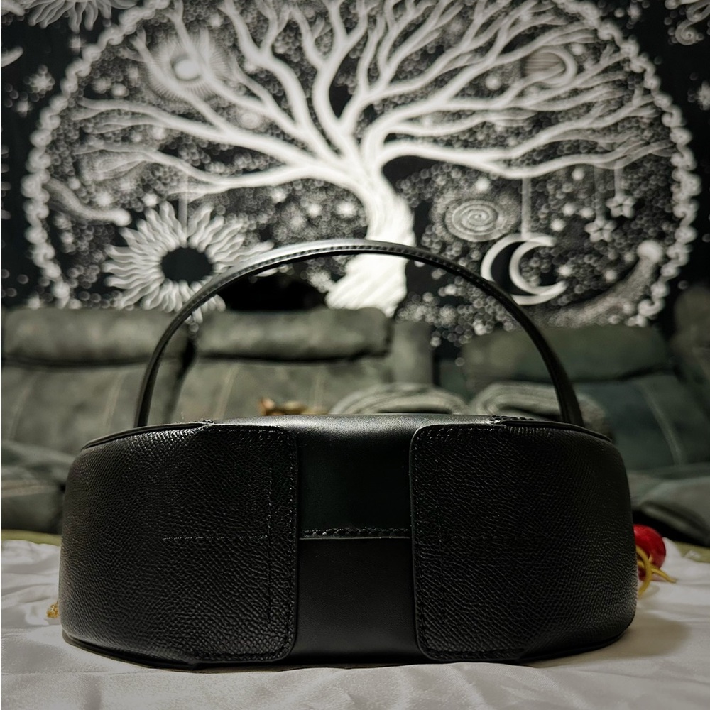 Vintage Furla soho Shoulder Bag Black Leather with Gold Accents new without tags - Picture 11 of 17